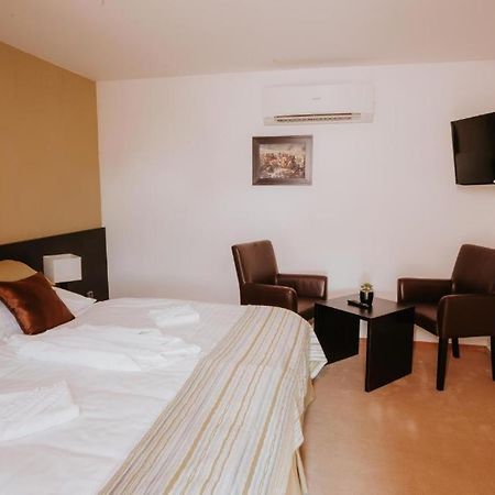 Hotel Bonaparte Kassa Kültér fotó
