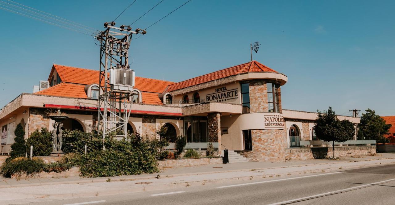 Hotel Bonaparte Kassa Kültér fotó