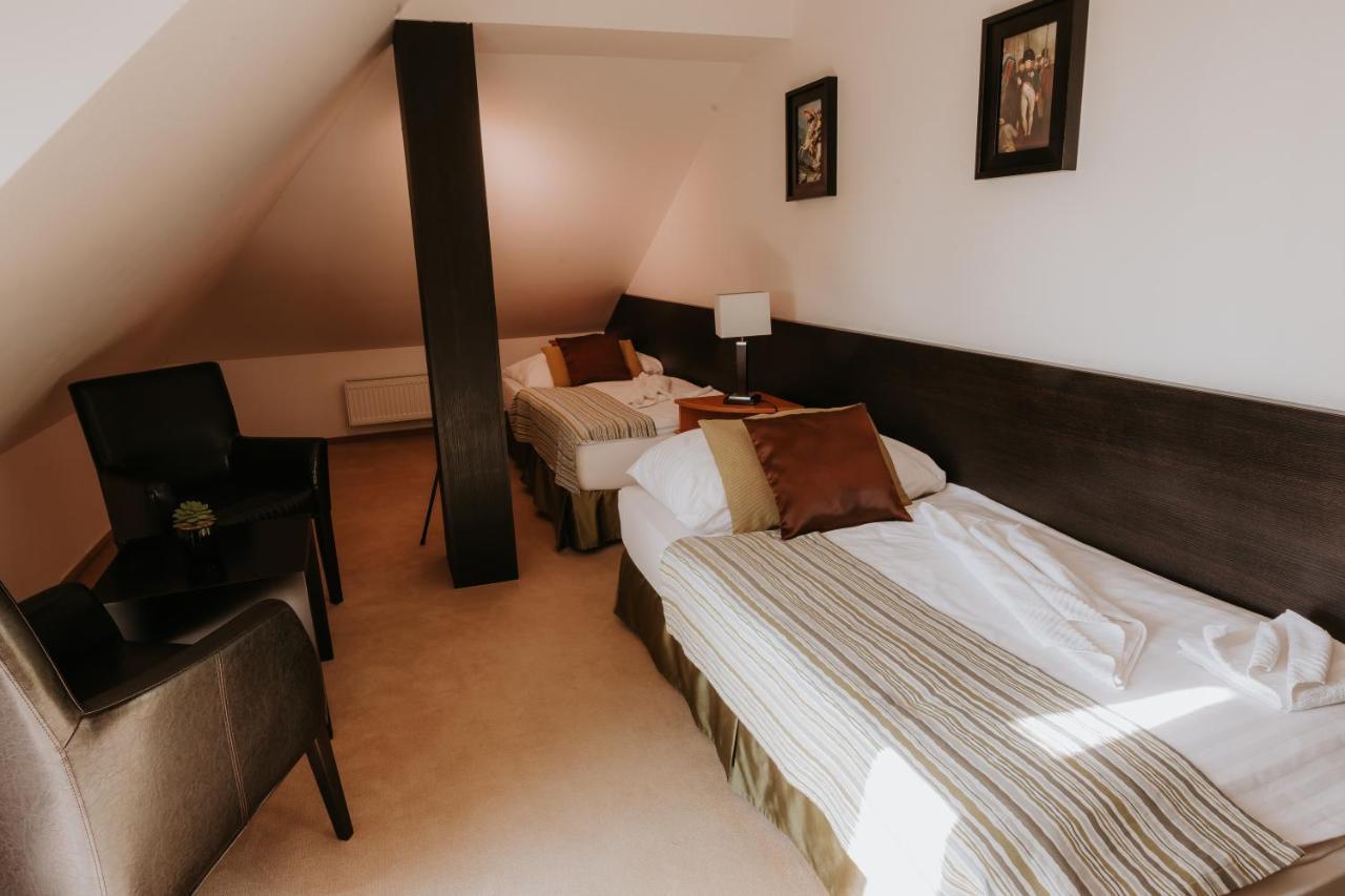 Hotel Bonaparte Kassa Kültér fotó