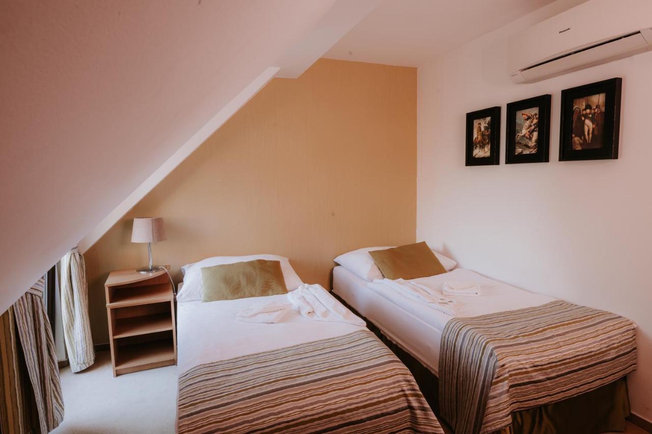 Hotel Bonaparte Kassa Kültér fotó