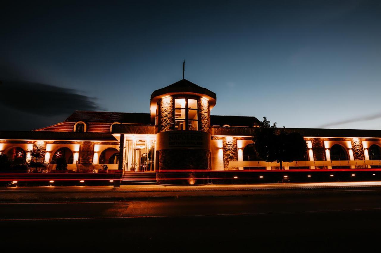 Hotel Bonaparte Kassa Kültér fotó