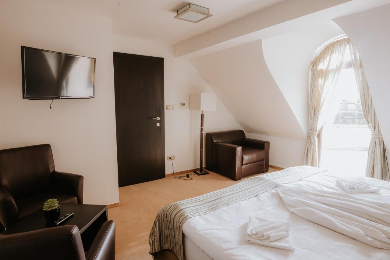 Hotel Bonaparte Kassa Kültér fotó