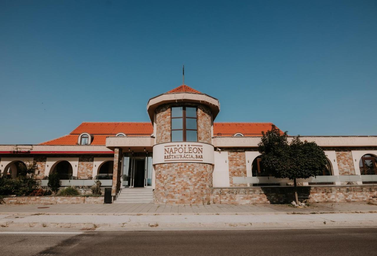 Hotel Bonaparte Kassa Kültér fotó