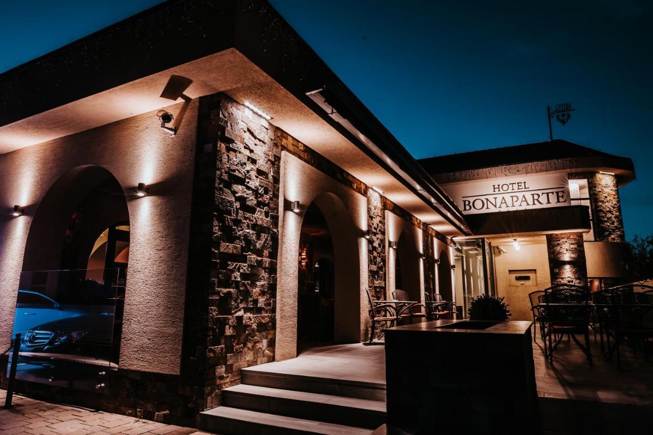 Hotel Bonaparte Kassa Kültér fotó