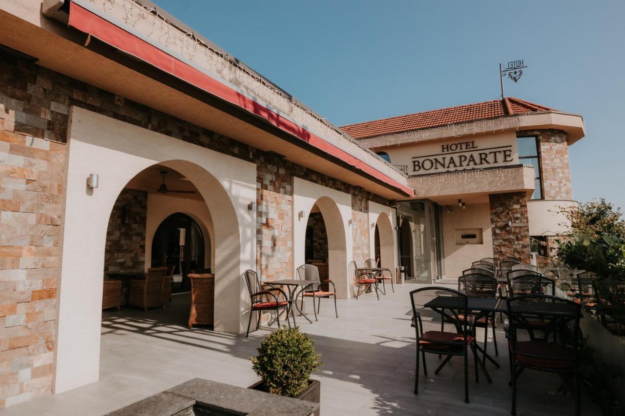 Hotel Bonaparte Kassa Kültér fotó